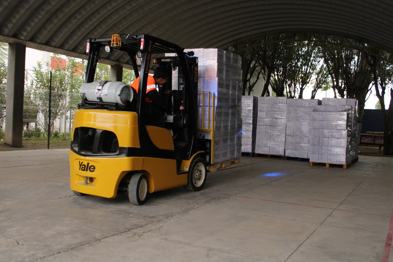 Tonantzin Fernández recibe apoyos alimentarios para grupos vulnerables