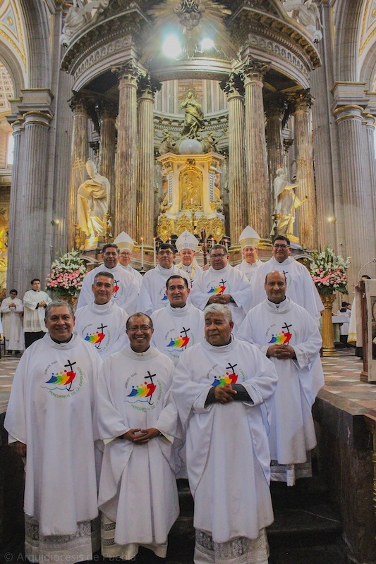 12 sacerdotes celebraron 25 años de haber sido consagrados