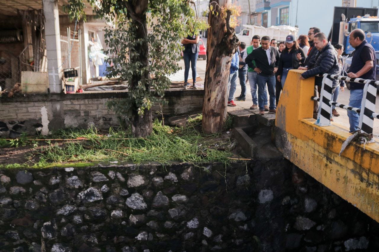 Lupita Cuautle recorrió zona afectada por lluvias en Concepción la Cruz