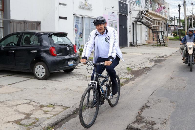 En bici Armenta recorrió calles de la ciudad de Puebla