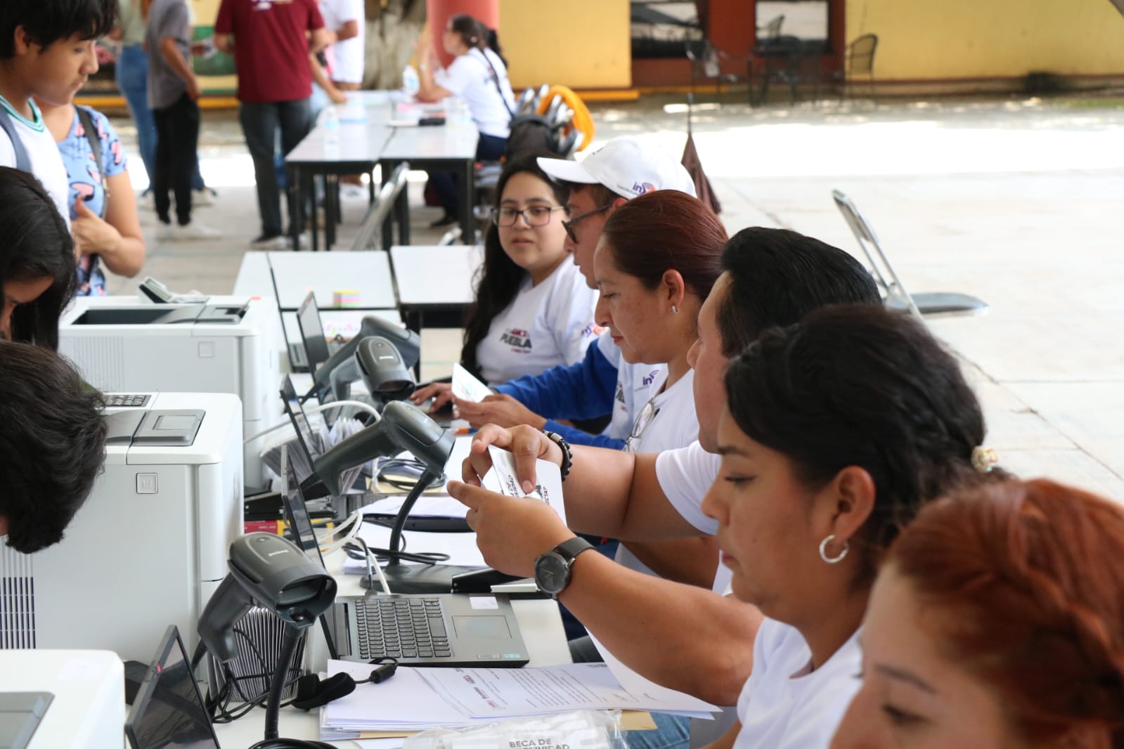 Gobierno de Puebla abre módulos de atención del Programa Becas de Conectividad