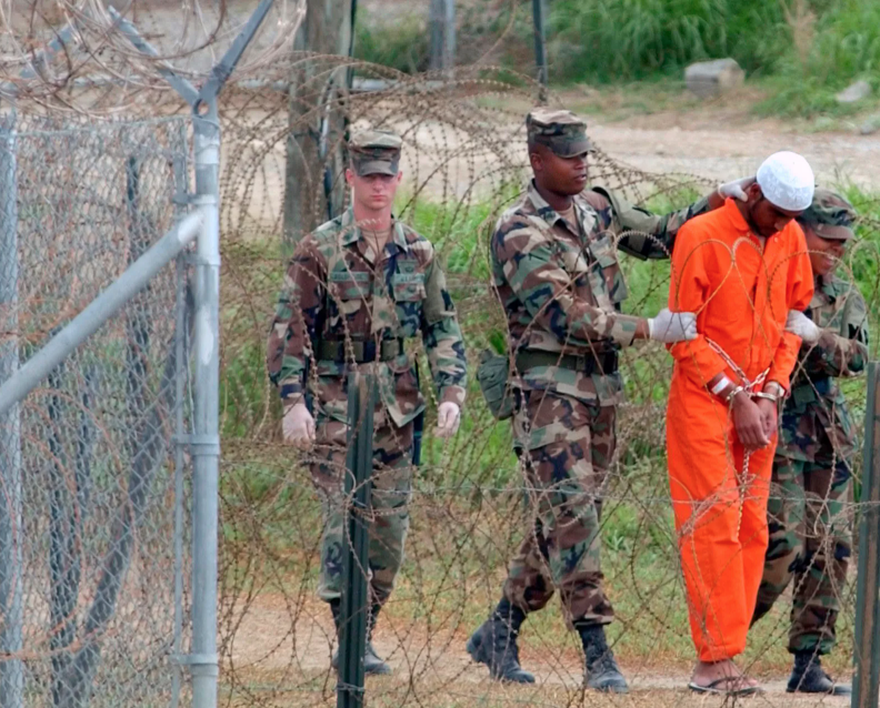 Inmigrantes detenidos en Guantánamo: un giro polémico al uso histórico del centro de detención