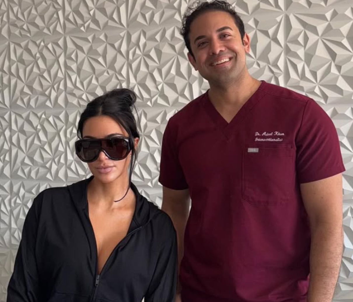Kim Kardashian se somete a controvertido tratamiento médico en México