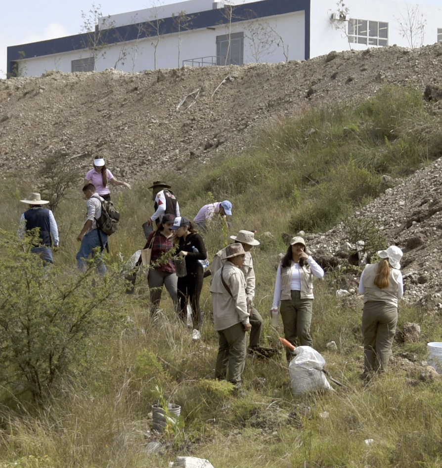 Estudiantes de Ciencias Biológicas Buap se adentran en el estudio del manejo de organismos vivos
