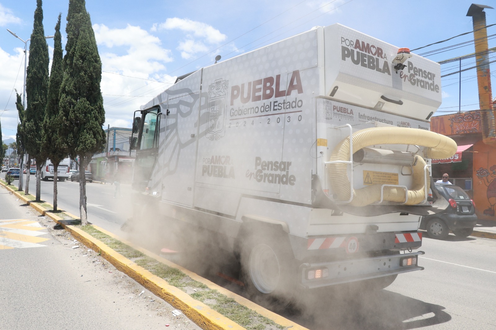 Tras años de abandono, Gobierno del Estado dignifica vialidades con Barredoras Mecánicas