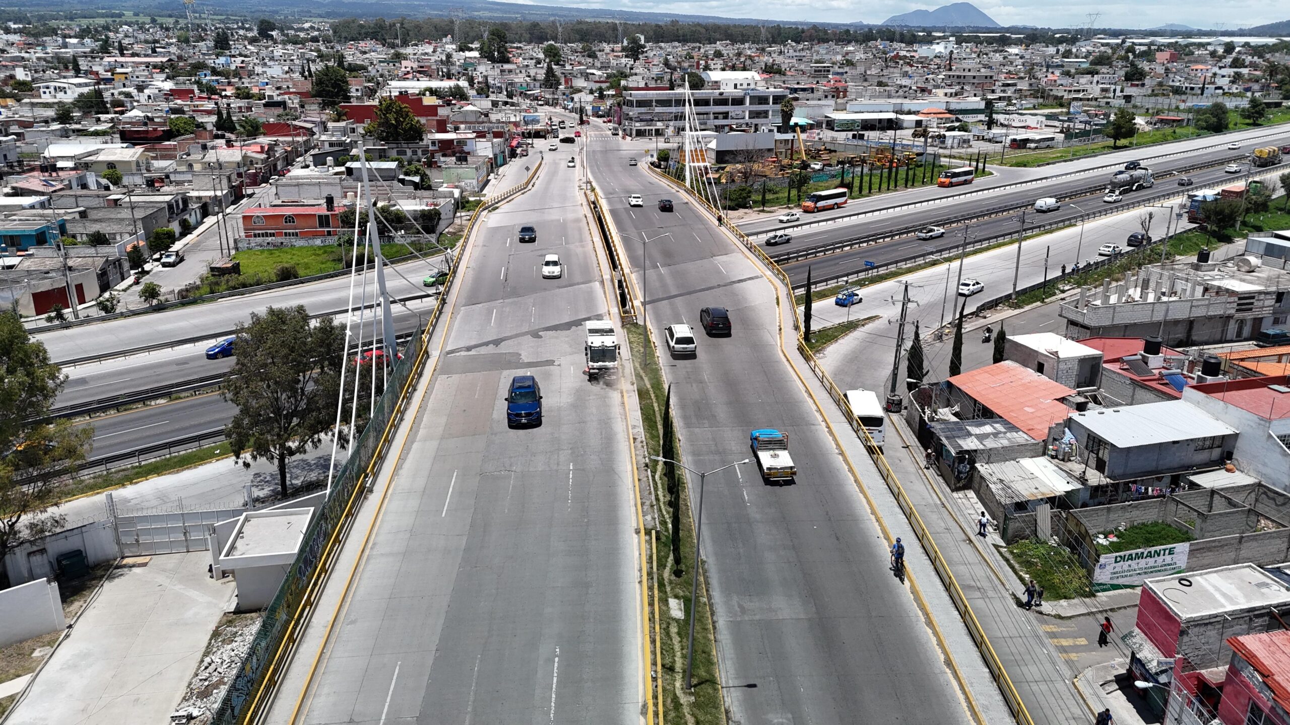 Gobierno de Armenta limpia Puebla capital con barredoras mecánicas