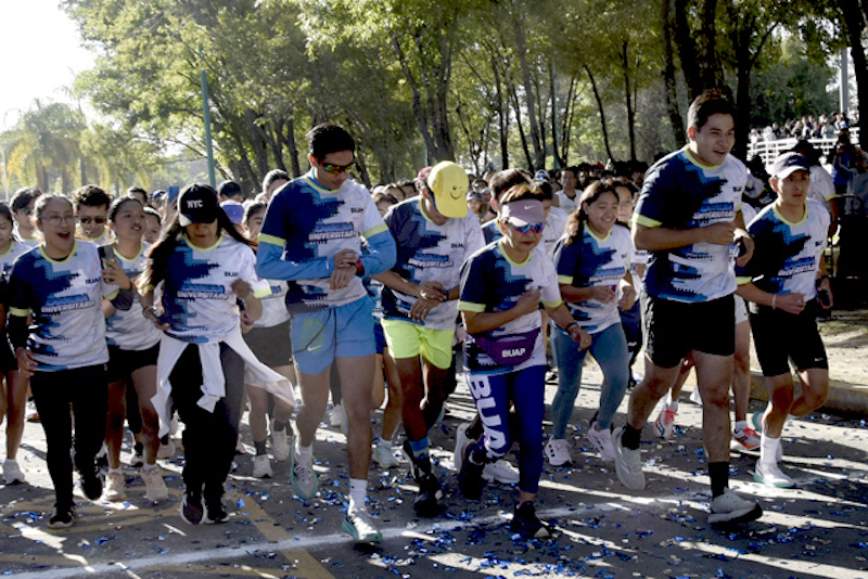 Comunidad Buap participó en gran carrera deportiva