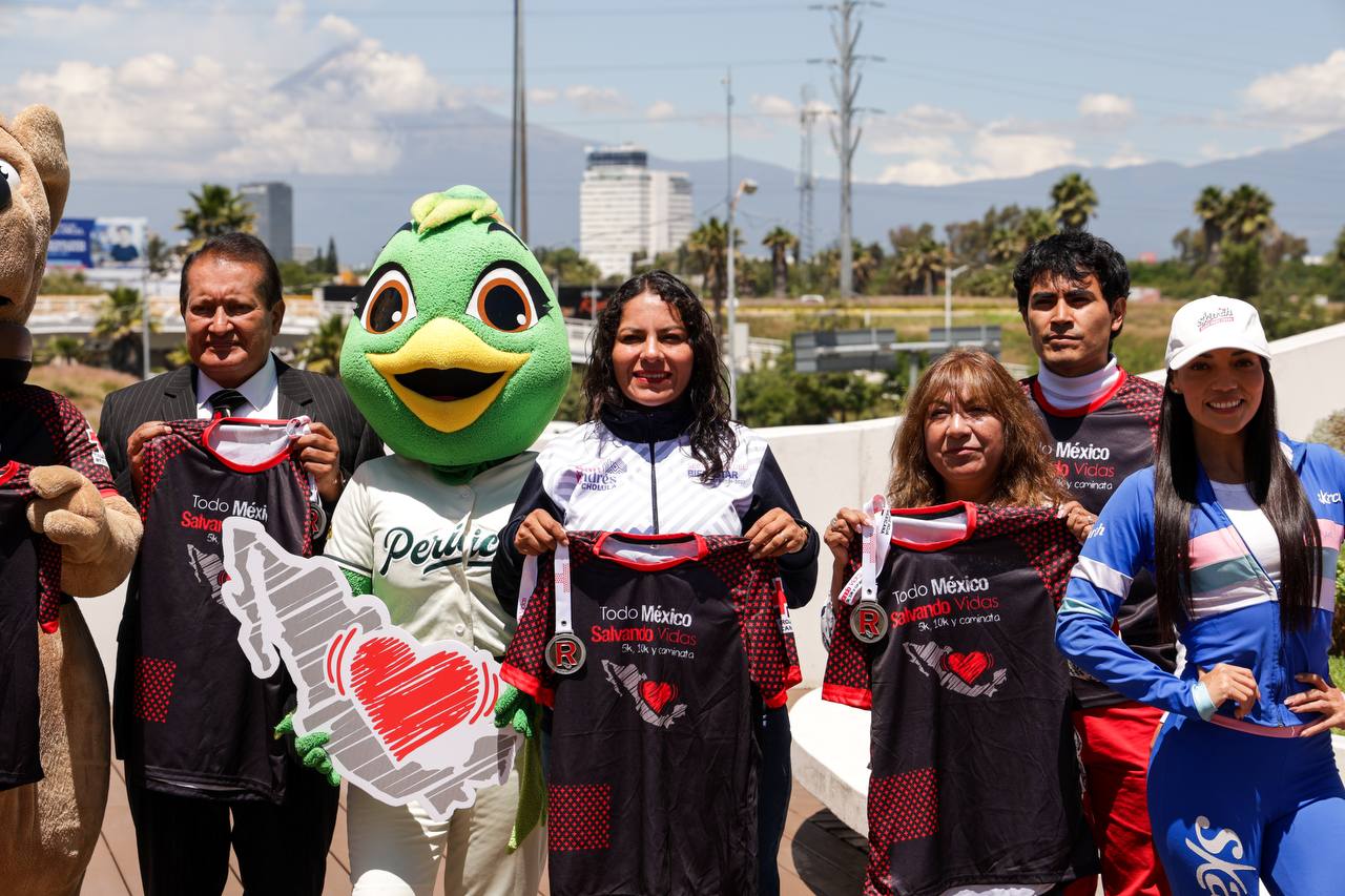Presentan la playera y medalla de la Carrera «Todo México Salvando Vidas».