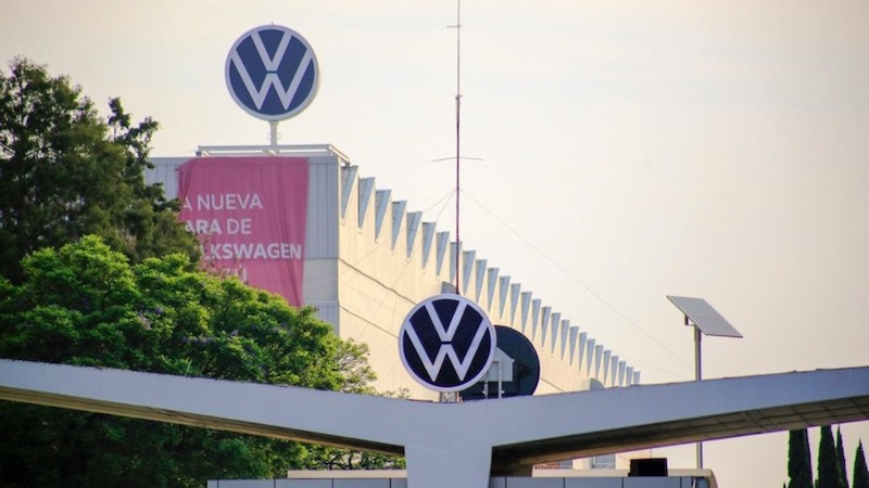 4% de incremento salarial evita huelga de la empresa VW