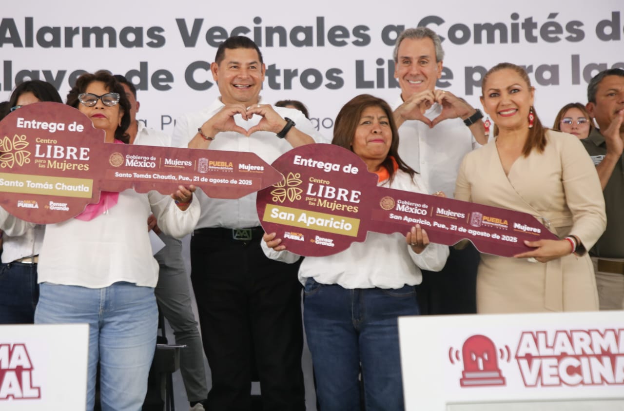 Armenta entregó las llaves a beneficiarias de centros LIBRE