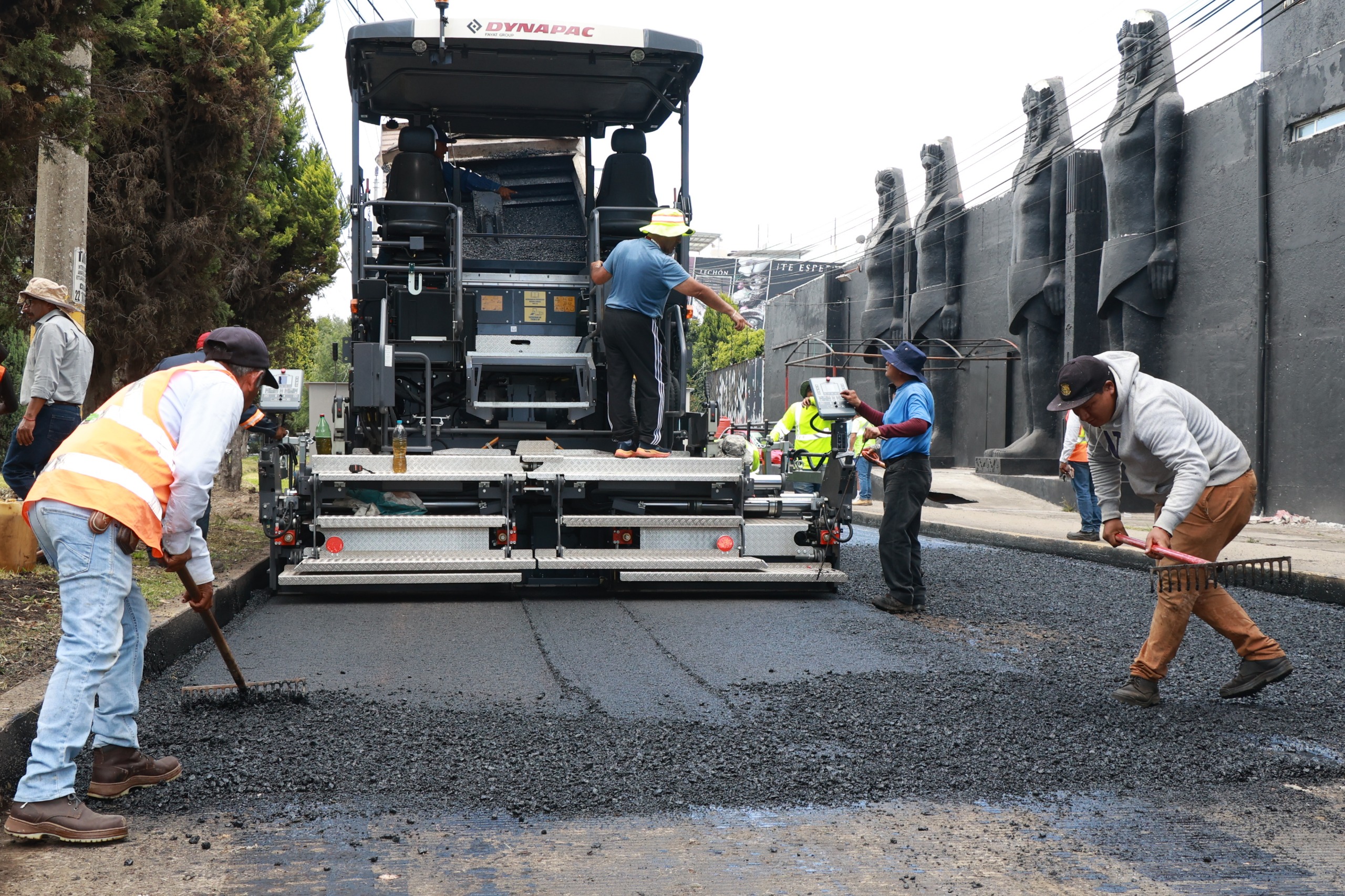 Vecinos aplauden trabajos de rehabilitación de las laterales de la Recta a Cholula