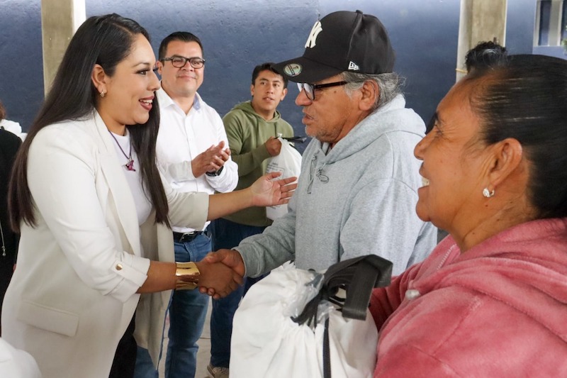 Tonantzin Fernández, entregó mil 700 apoyos alimentarios a población vulnerable