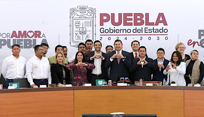 Productores poblanos elaboran 300 mil pares de zapatos para el ciclo escolar 2025-2026