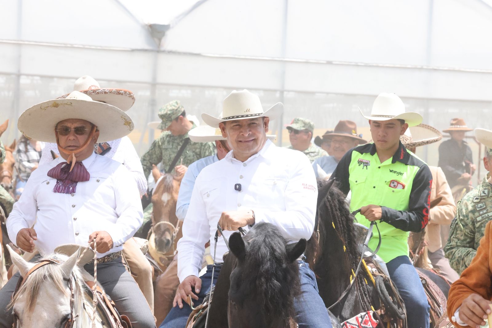 Armenta encabezó cabalgata por la Independencia de México 