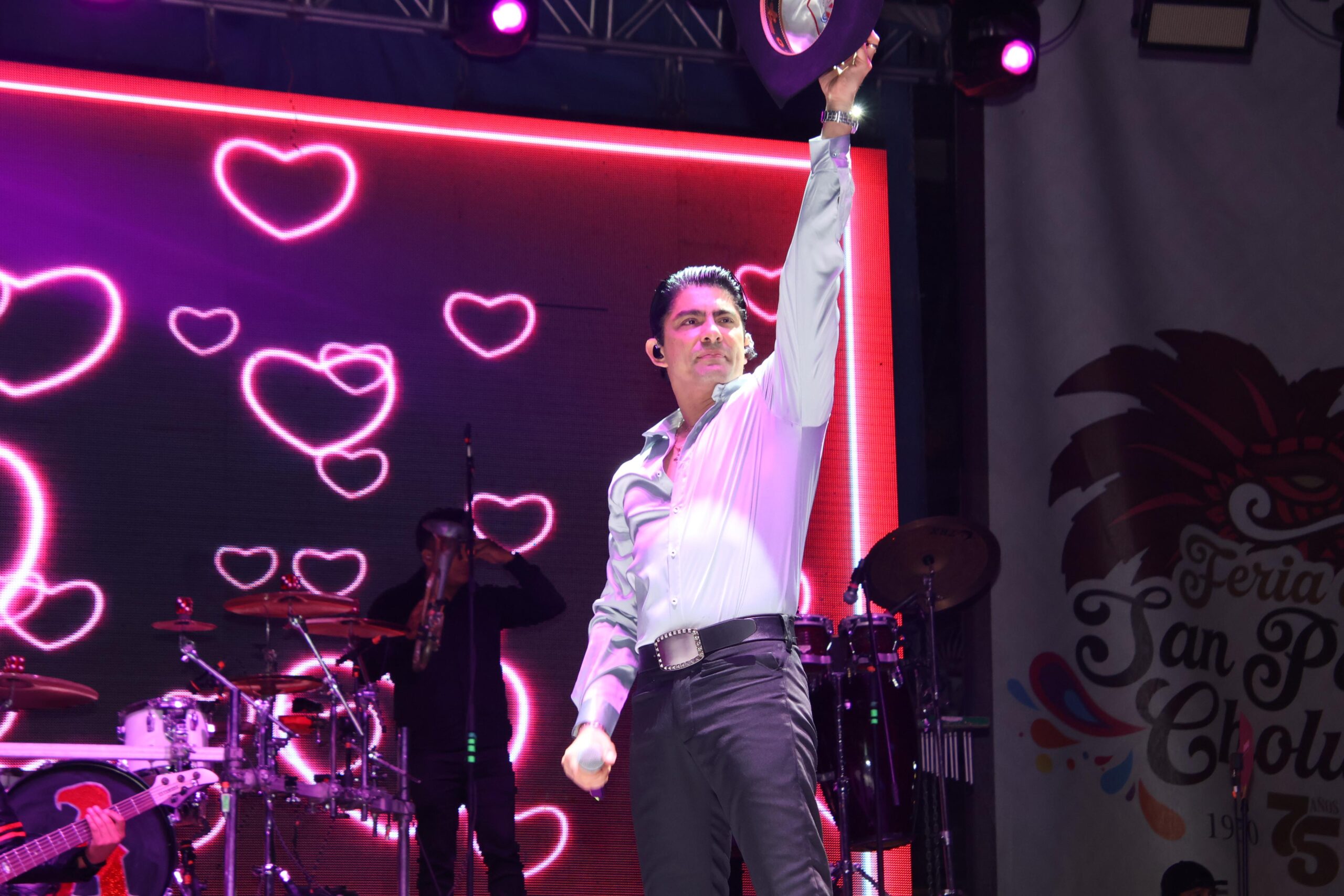 Víctor García, La Apuesta, Los Giles, Blanco y Negro y Grupo Trex encendieron la Feria de Cholula 