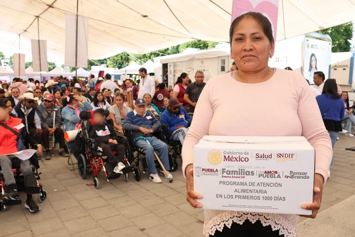 Entrega SEDIF apoyos por 9.6 millones de pesos en Acatzingo