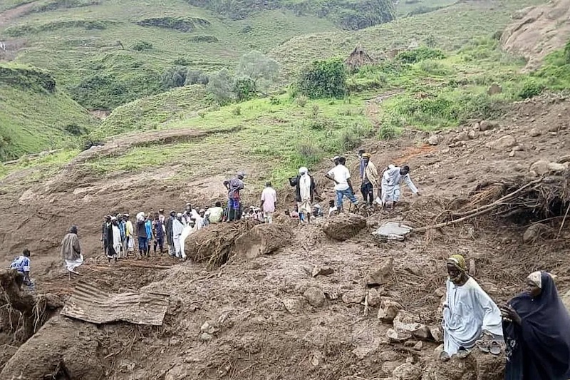Devastador alud sepultó a mil pobladores de Tarasin, en Sudán