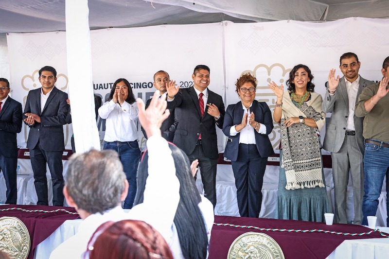 Gallardía en el desfile cívico de Cuautlancingo