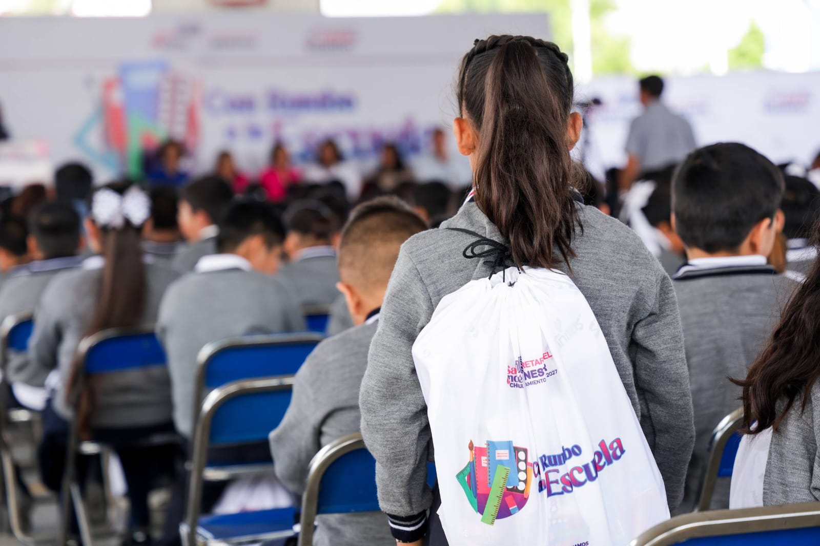 Útiles gratuitos a escolares en el regreso a clases en San Andrés Cholula