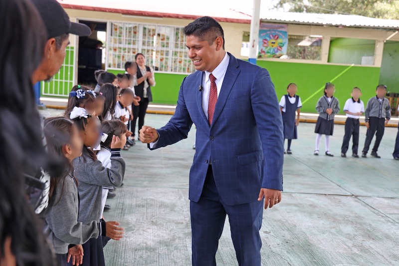 Alcalde Omar Muñoz va por  escuelas seguras en Cuautlancingo