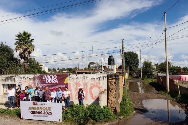 En colonias olvidadas por alcaldes omisos, hoy son pavimentadas por el gobierno de Tonatzin Fernández
