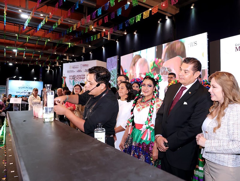 «En Puebla, será el sexenio del mezcal y del maguey»: Alejandro Armenta