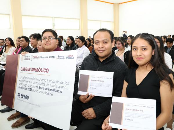 Otorga SEP más de 1 millón 124 mil pesos en becas para universitarios