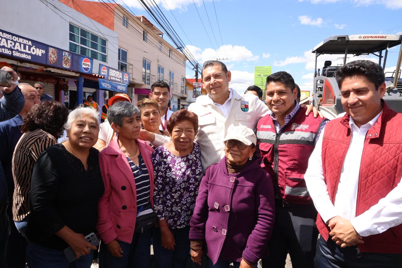 Supervisa gobernador Armenta pavimentación en Camino Real a Cholula y Zavaleta