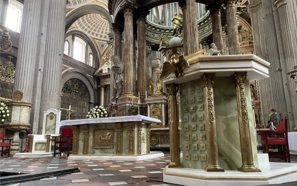La Catedral de Puebla tiene nuevo altar, púlpito y silla