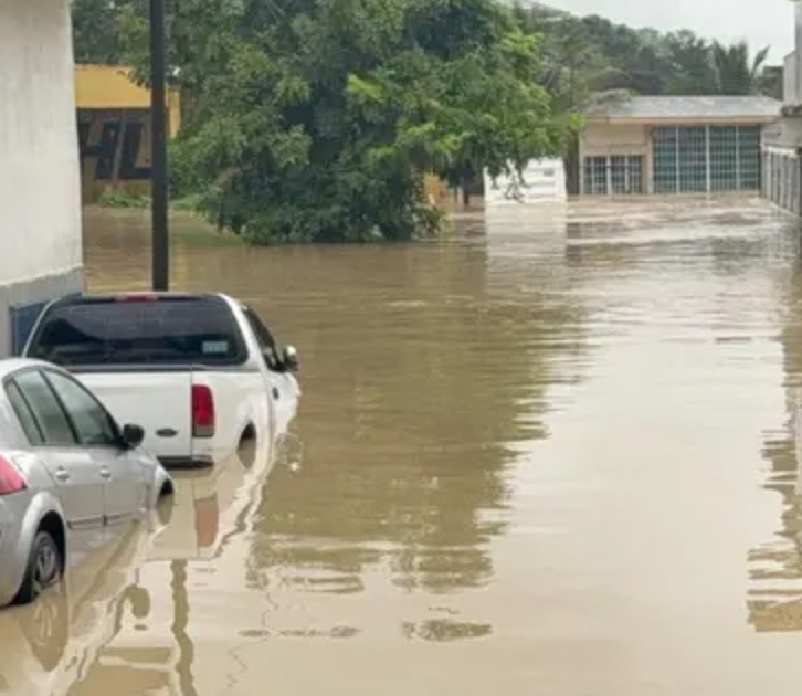 Veracruz en Emergencia: Inundaciones Afectan 11 Municipios y Suspenden Clases