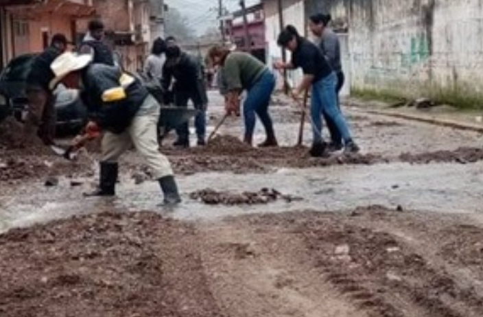 Despliegan Atención Médica y Ambulancias en Sierra Norte por Inundaciones