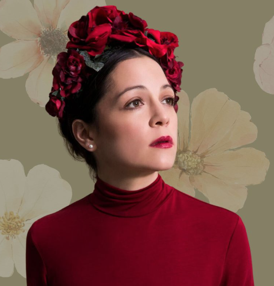 Natalia Lafourcade abraza la maternidad sin dejar de cantar