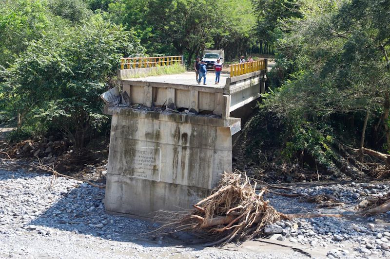 Se rehabilitará de manera temporal puente peatonal colgante en Tlacuilotepec