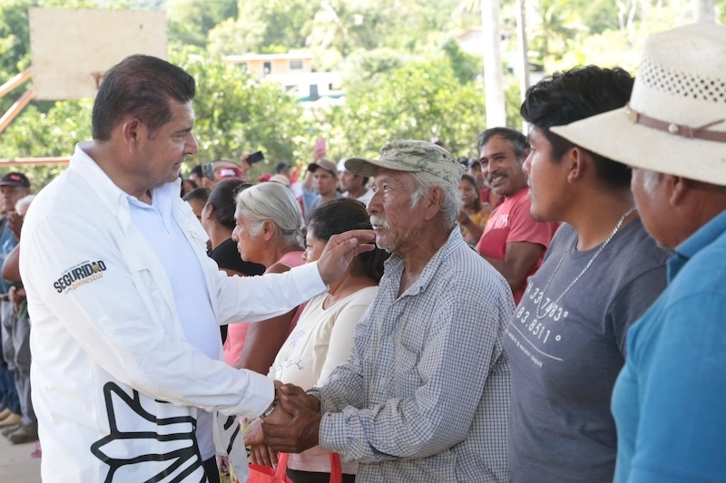 Armenta ofreció a pobladores de La Ceiba y La Máquina vigilancia policial para recibir apoyos oficiales