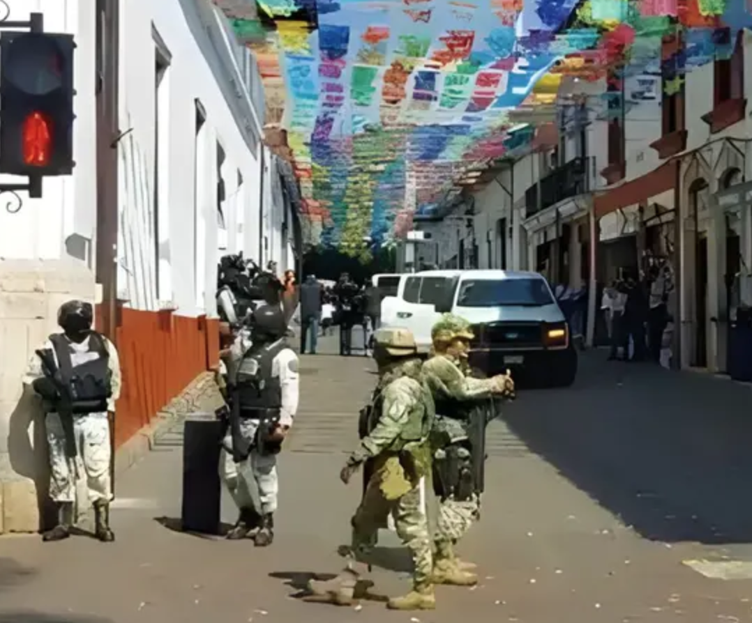 Detienen a siete escoltas del alcalde Carlos Manzo: acusan omisión tras su asesinato