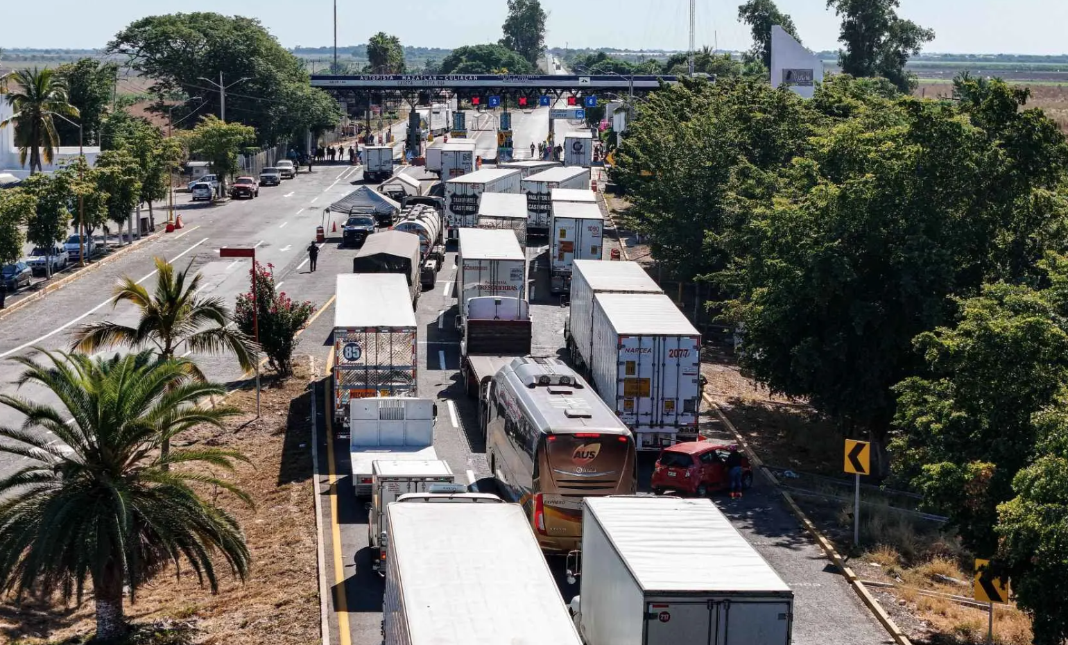 Transportistas anuncian liberación parcial de bloqueos; continúa mesa de trabajo con Secretaría de Gobernación