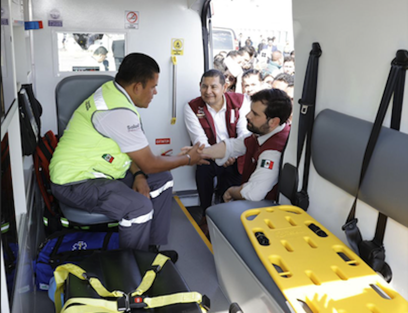Más anestesiólogos, cirujanos, pediatras, ginecólogos y enfermeras llegan a los hospitales de Puebla