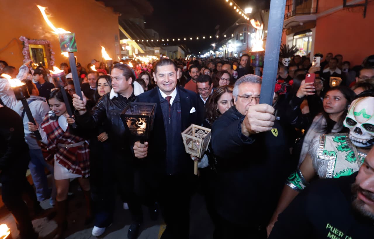 Puebla celebra tradiciones y raíces en Chignahuapan con Festival de la Luz y la Vida