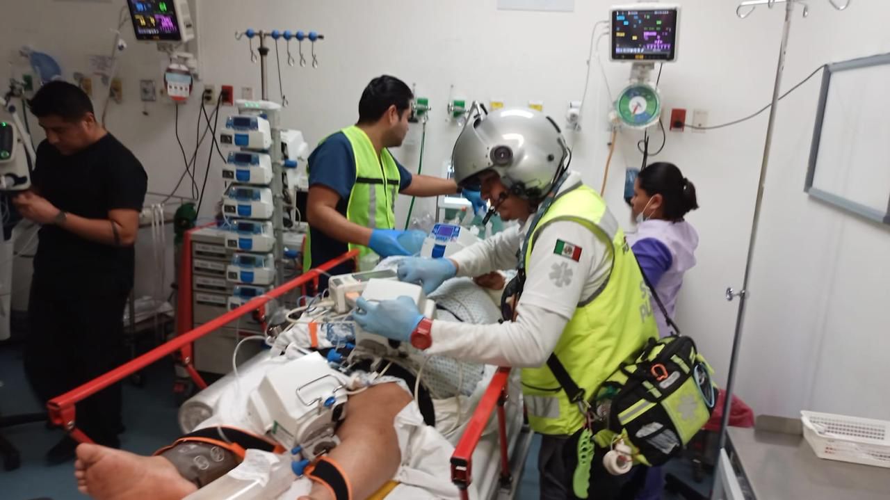 Atención inmediata permite traslado aéreo de joven con quemaduras desde Acatlán de Osorio