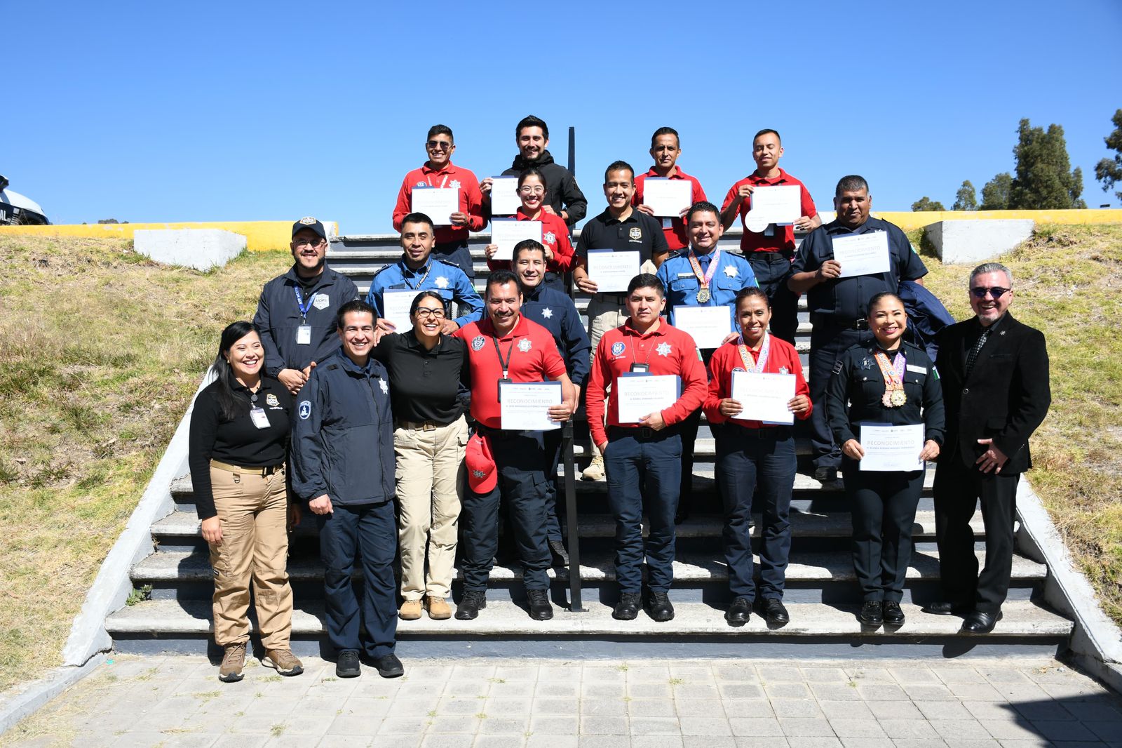 Entrega UCIPS títulos a egresados y reconoce a deportistas e instructores