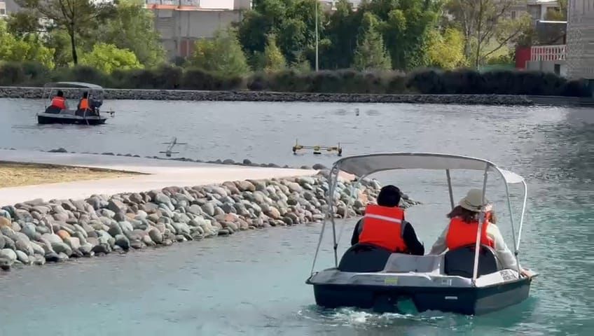 ¡No es broma!: Paseos en lancha en el CIS