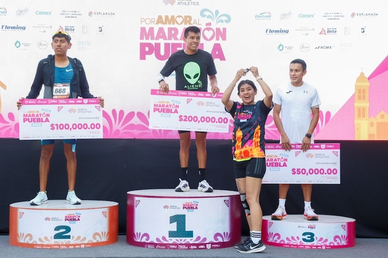 Poblanos dominan rama varonil en maratón 2025