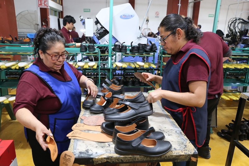 En 2026 más municipios fabricarán zapato escolar