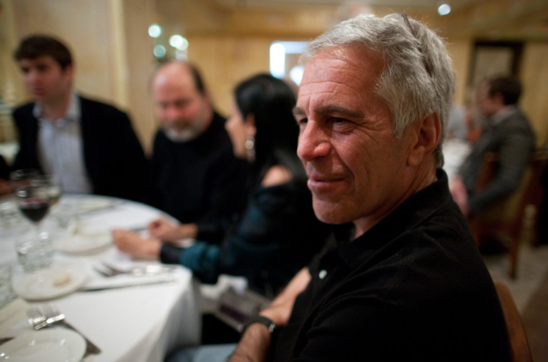 Congreso de EE. UU. libera nuevas fotos de Jeffrey Epstein tras exigencias de transparencia