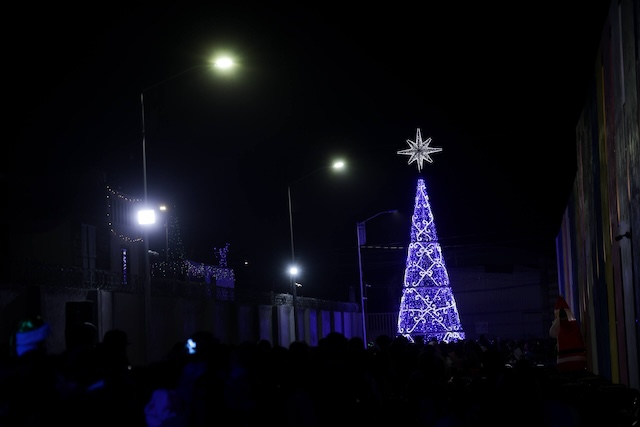 Se ilumina San Andrés Cholula con encendido de Árboles Navideños