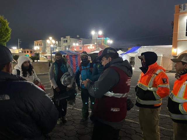 Rescatan a alpinistas que estaban perdidos en el Citlaltepec