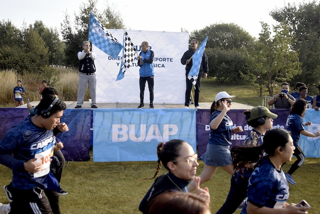 Carrera Campo Traviesa en el jardín botánico de la Buap  