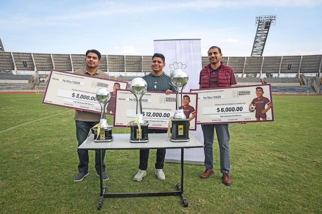 Omar Muñoz entregó premios a los ganadores de torneo de futbol