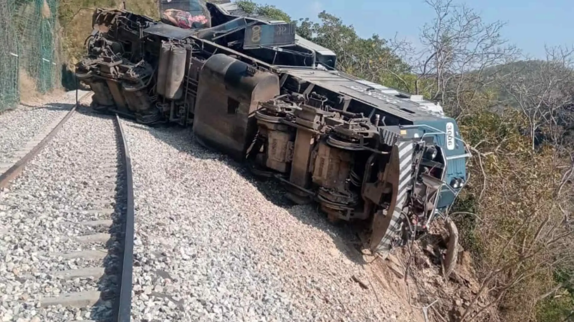 Detienen a maquinista tras descarrilamiento del Tren Interoceánico en Oaxaca