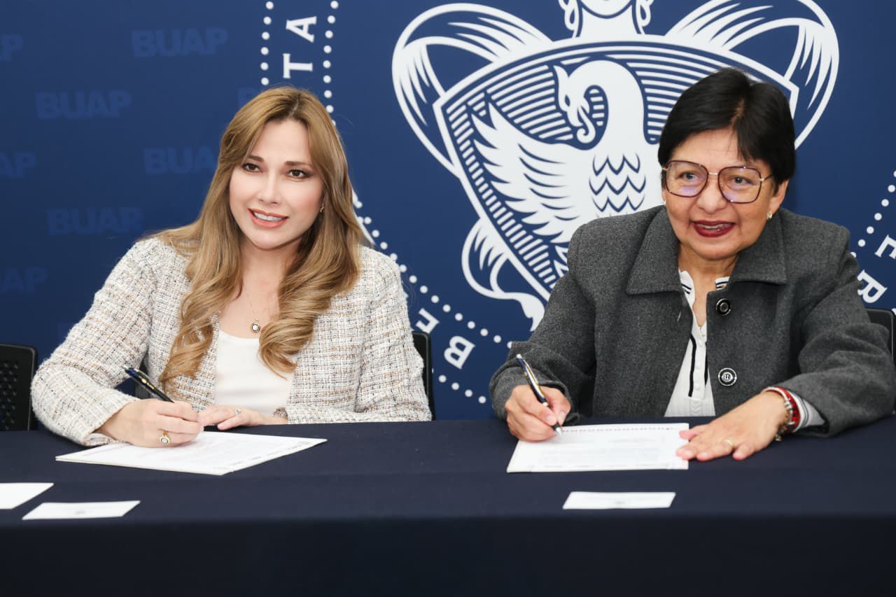 SEDIF y BUAP firman convenio en favor de madres y padres universitario
